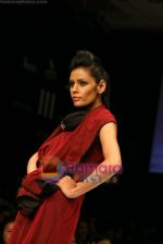 Model walks the ramp for Arjun Show at Lakme Winter fashion week day 4 on 20th Sept 2010 (26).JPG